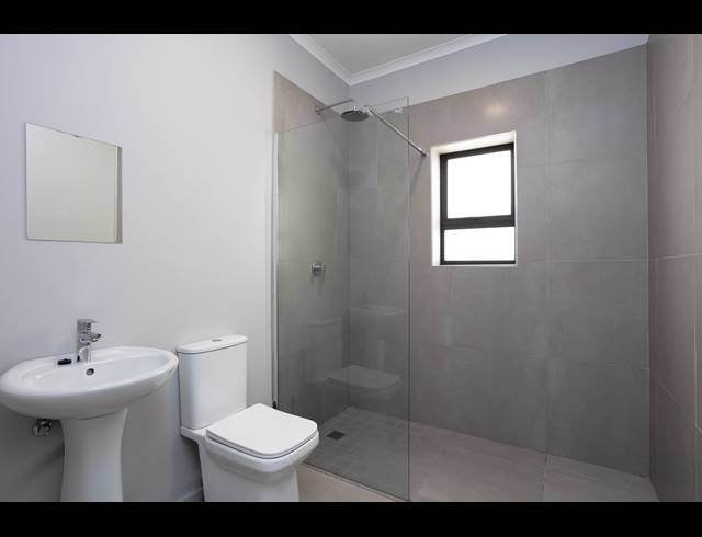 2 BEDROOM FREESTANDING TO LET IN CAPRI